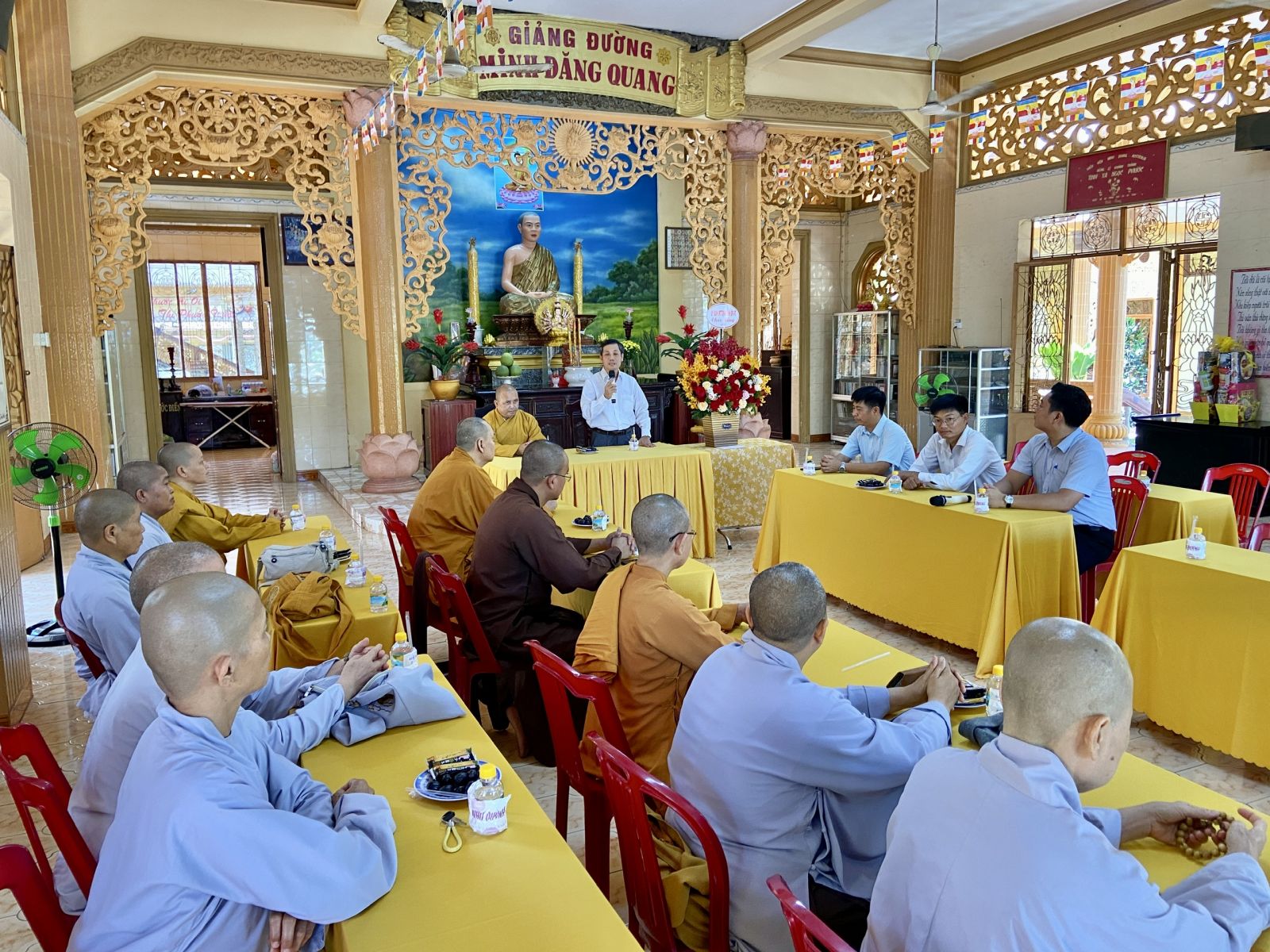 Đoàn lãnh đạo Uỷ ban MTTQ tỉnh đến thăm, chúc mừng Đại lễ Phật đản PL.2567.