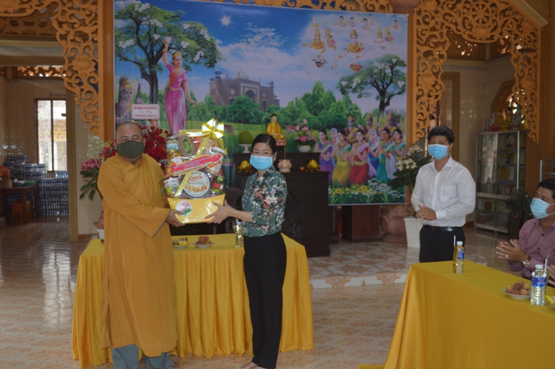 Các cấp chính quyền thành phố Bà Rịa chúc mừng Đại lễ Phật đản